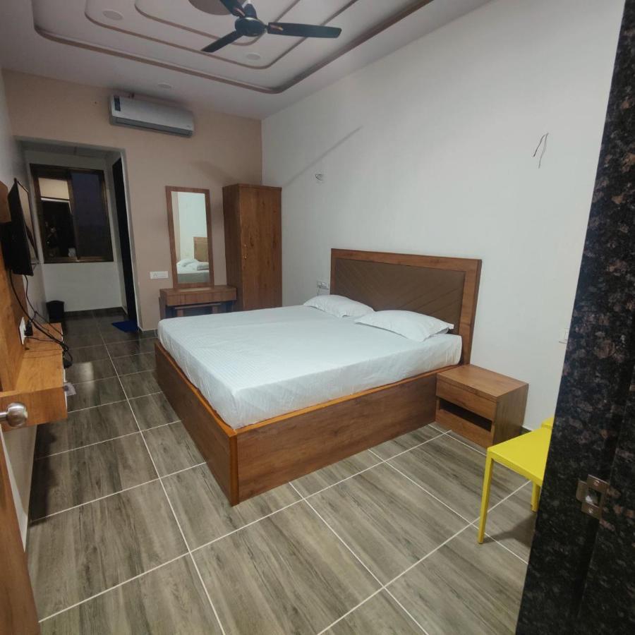 Navsari Hotel Nilkanth المظهر الخارجي الصورة