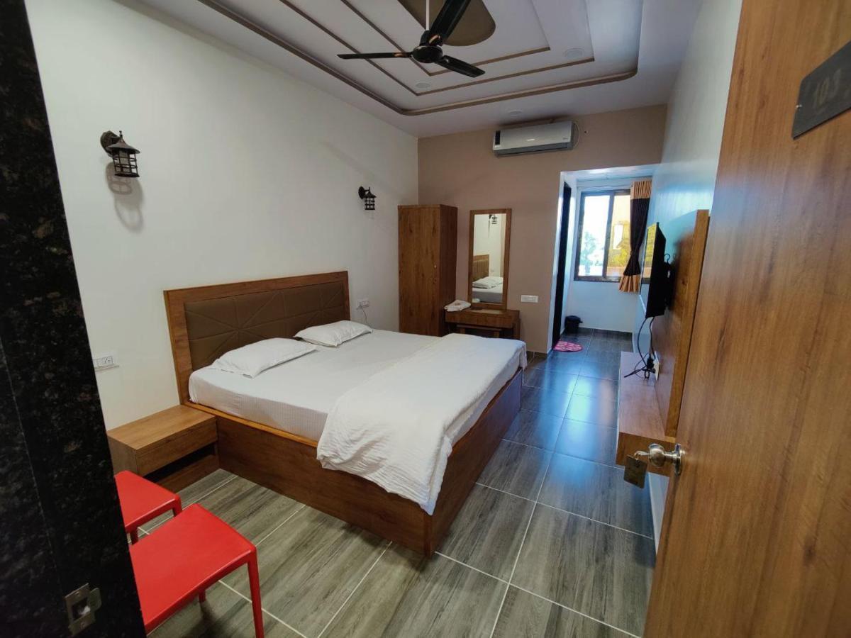 Navsari Hotel Nilkanth المظهر الخارجي الصورة