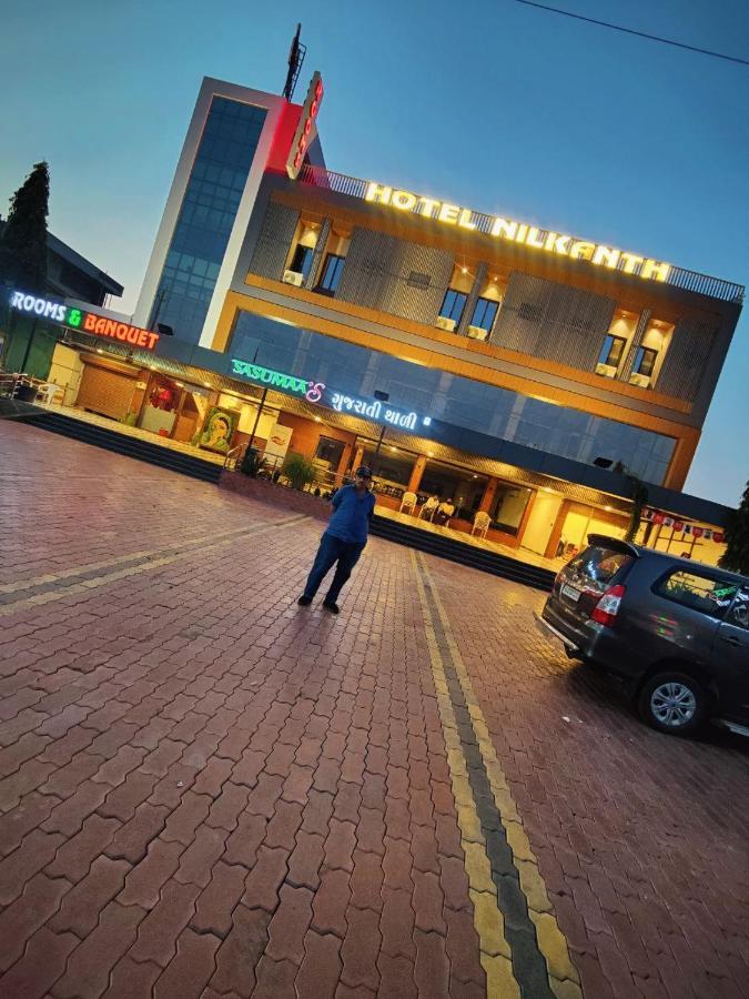 Navsari Hotel Nilkanth المظهر الخارجي الصورة