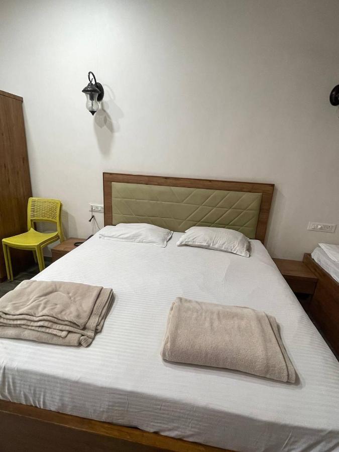 Navsari Hotel Nilkanth المظهر الخارجي الصورة