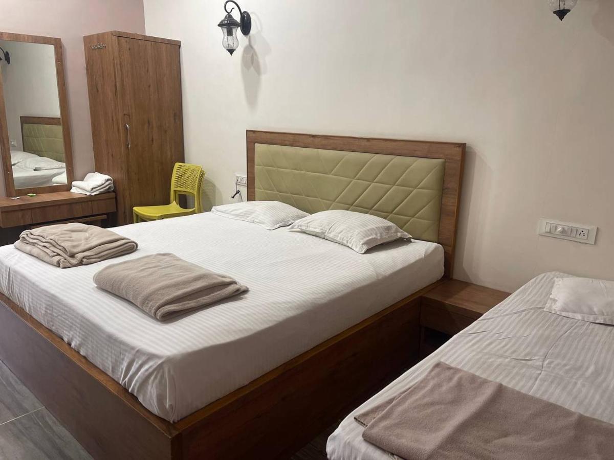 Navsari Hotel Nilkanth المظهر الخارجي الصورة