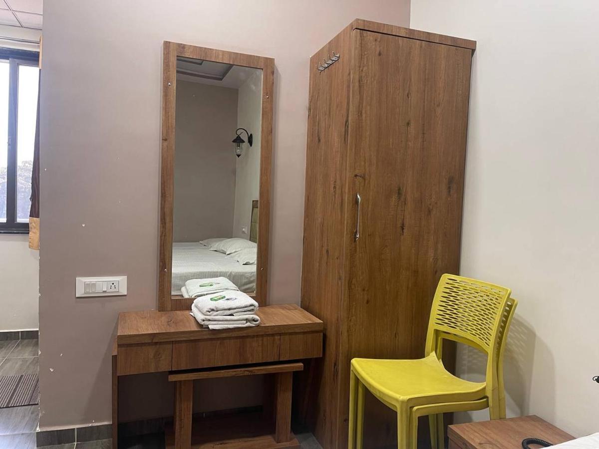 Navsari Hotel Nilkanth المظهر الخارجي الصورة