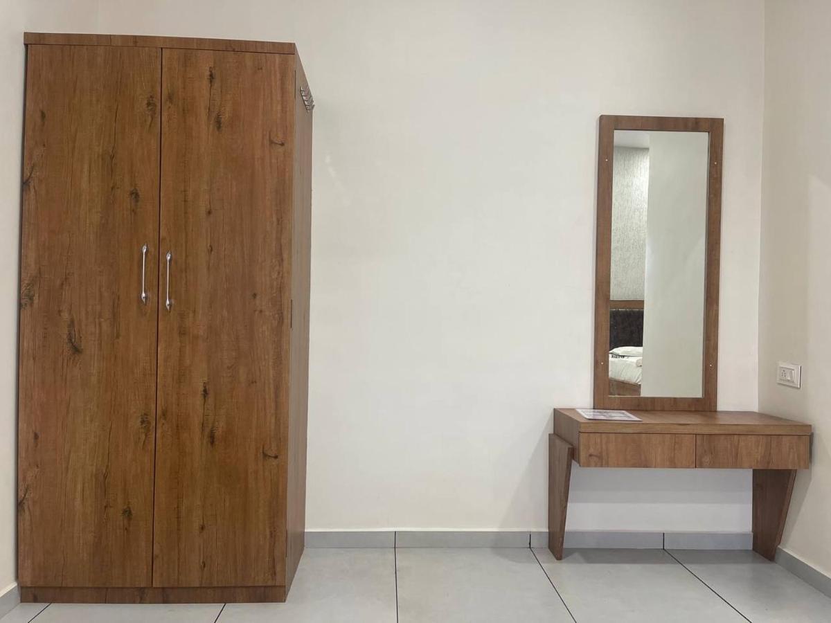 Navsari Hotel Nilkanth المظهر الخارجي الصورة