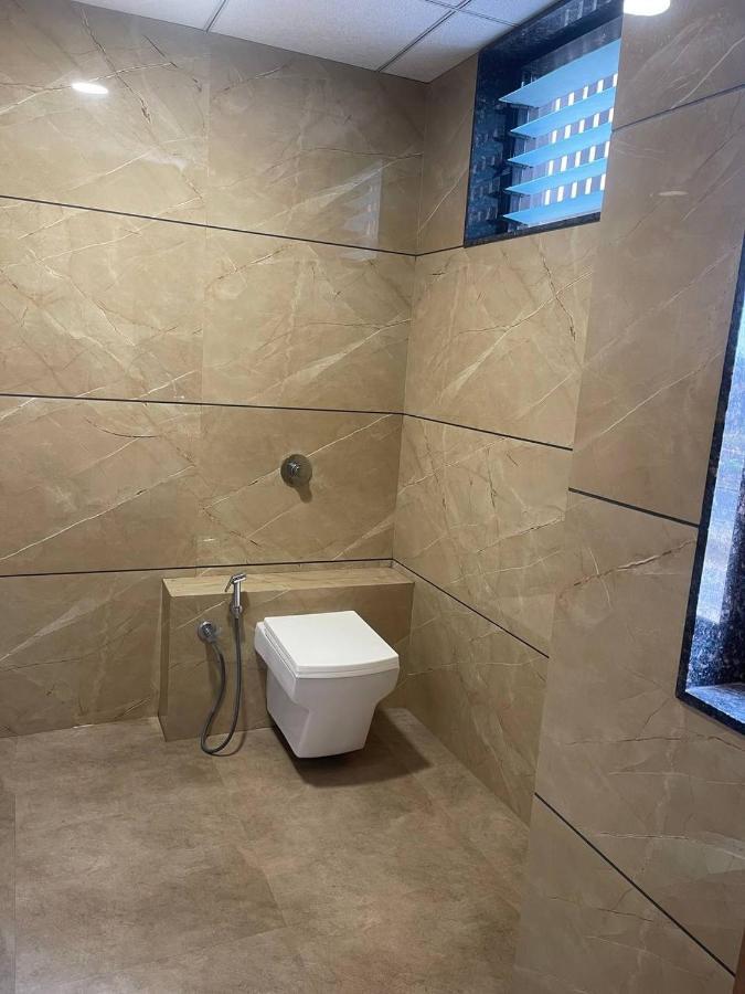 Navsari Hotel Nilkanth المظهر الخارجي الصورة