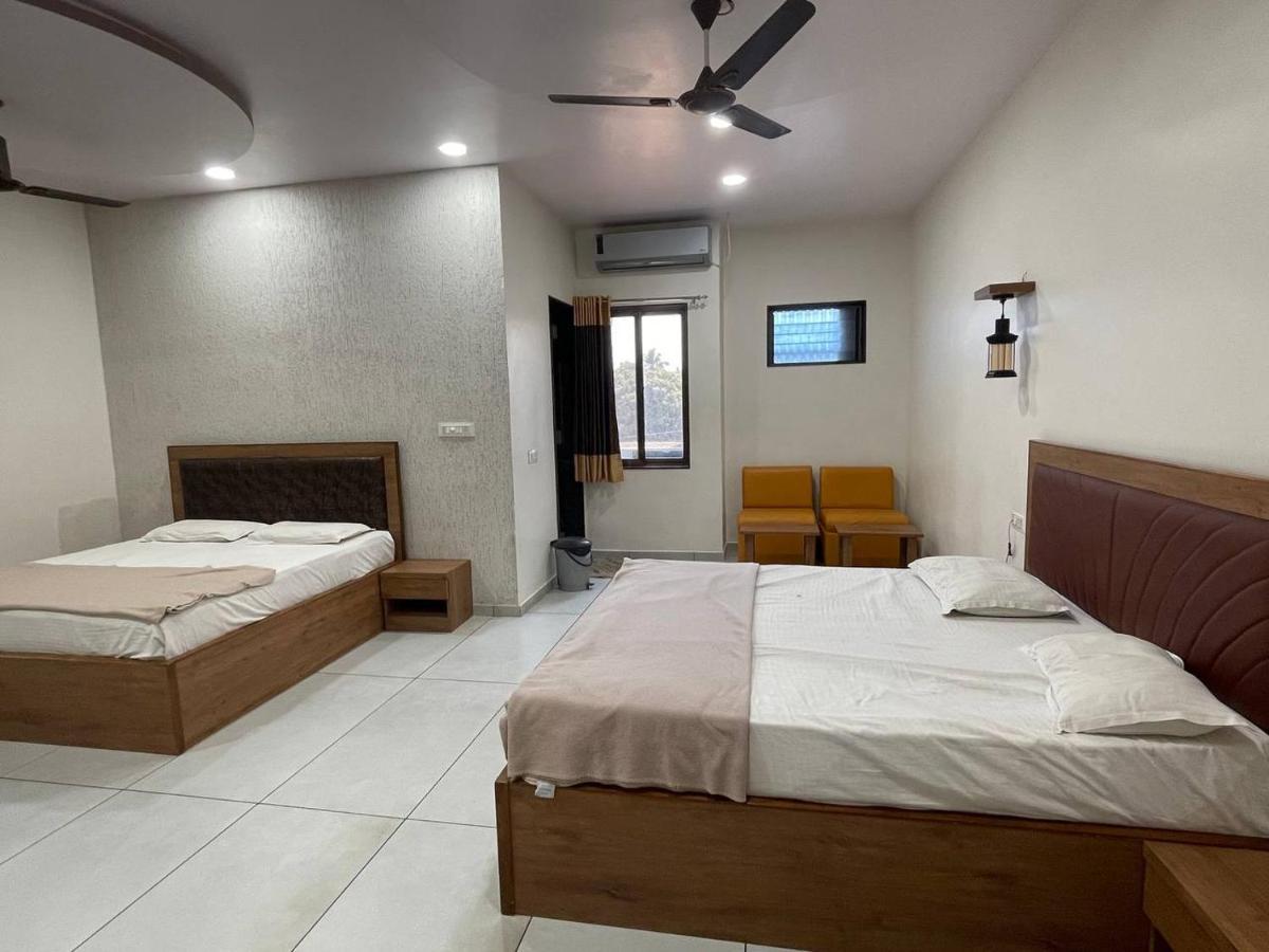 Navsari Hotel Nilkanth المظهر الخارجي الصورة